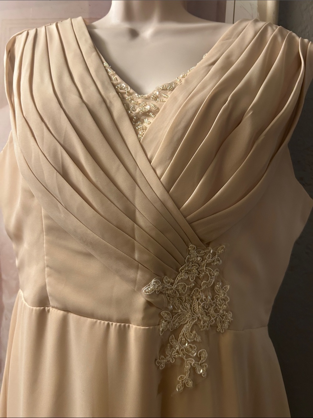 Elegant V-Neck Lace-Trim Midi Dress in Cream
